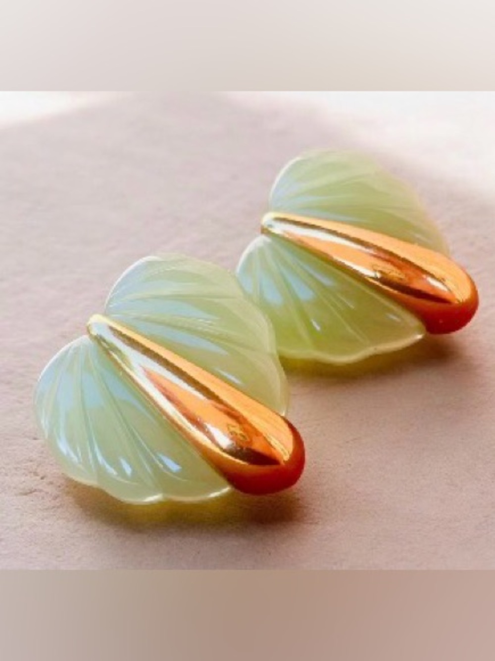 Vintage Jade-Colored Leaf Earrings - Picture 2 of 8